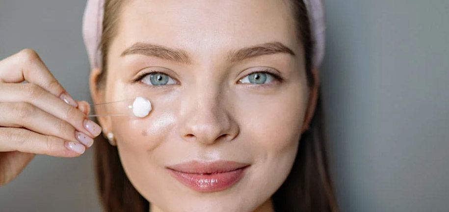 טיפוח אזור העיניים מיתוסים ומציאות