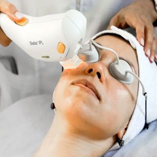 Eyes facial treatment