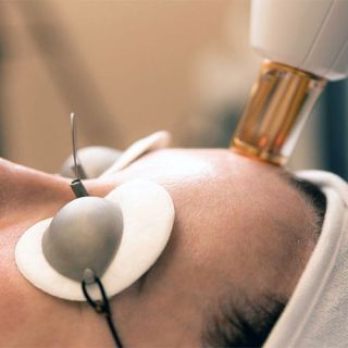 Eyes facial treatment