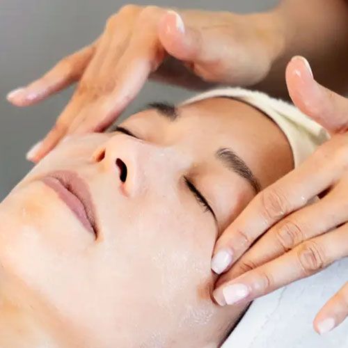 Eyes facial treatment